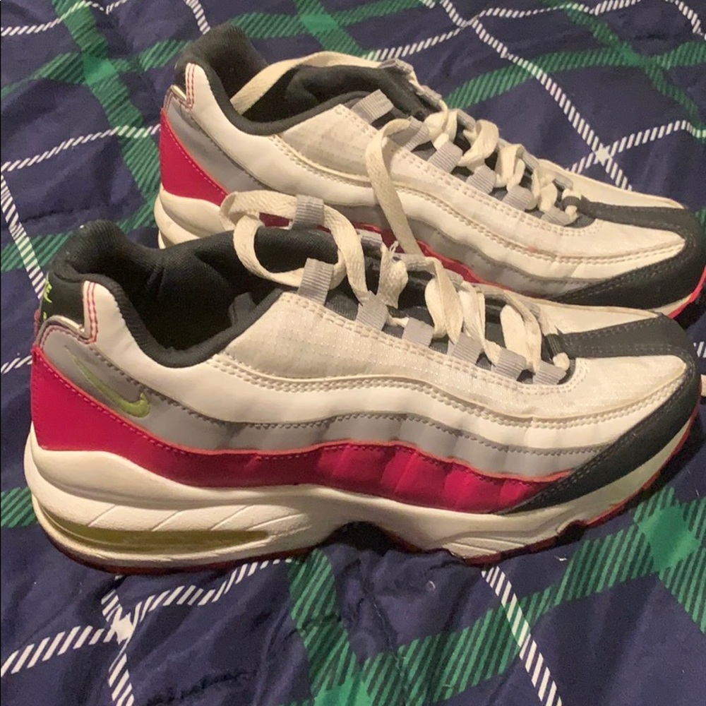 Air max sneakers women’s size 6